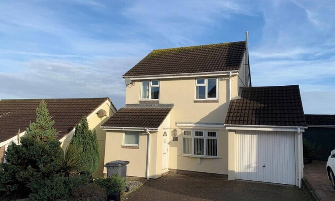 St. Michaels Cottage | Paignton View is a 3-bedroom house sleeping up to 6 guests.