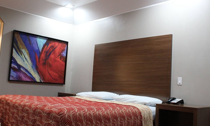 North Shore Hotel | Palace Inn I10East & John Ralston