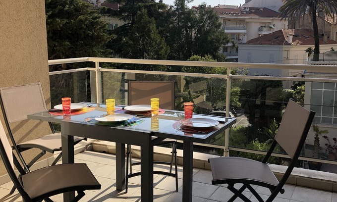 Cannes City Centre Apartment | PALAIS des FESTIVALS, 10 min walk, BEACHES, DOWNTOWN, TERRACE + SUV PARKING