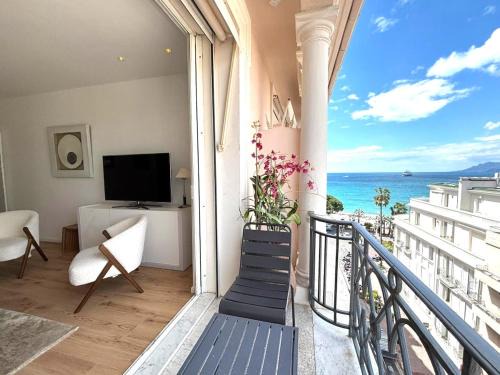 Cannes City Centre Apartment | Palais Miramar Croisette 2 BRD Gold Suite