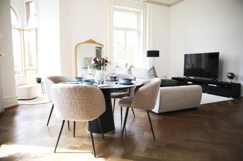 Mitte Apartment | Palais Passy~Design Suite mit Ausblick im Zentrum