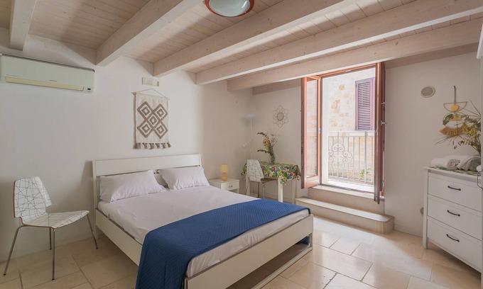 Old Town Bed & Breakfast | Palazzo San Rocco - Blue Room by Wonderful Italy