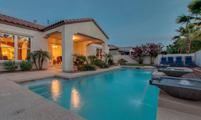 Waddell House | ⭐~ PALAZZO TOSCANO~UP TO 14*IND.BEDS~HEATED POOL+SPA~TENNIS~GOLF~BASEBALL~