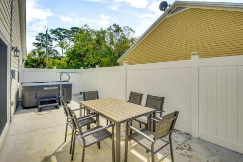 Palm Harbor House | Palm Coast Home with Hot Tub - 3 Mi to Beaches!