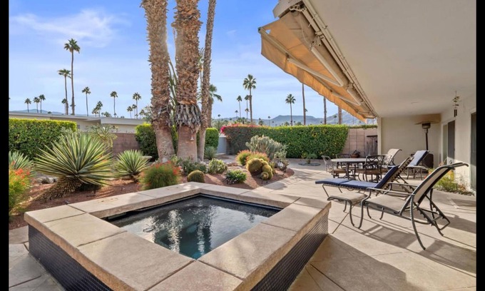 Palm Desert Condo | Palm Desert Retreat w/Hot Tub & Zen Garden