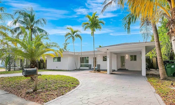 Central Fort Lauderdale House | Palm House near Beach, Game Room, Pool & King Beds