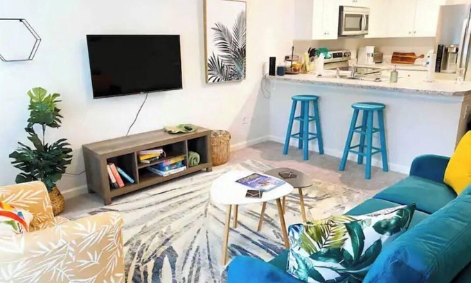 Sunset Beach House | Palm Paradise 3 Bdrm home w/patio 10 min to Beach
