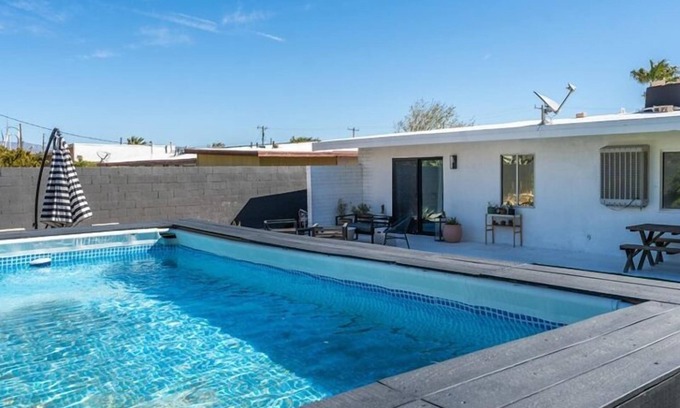 Palm Springs House | Palm Springs Paradise: Your Chic Desert Escape