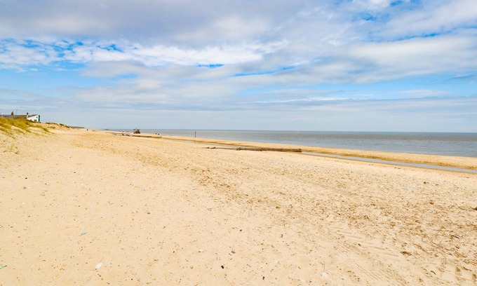 Caister-on-Sea Cottage | PALM TREE COTTAGE, pet friendly, with open fire in Caister-On-Sea
