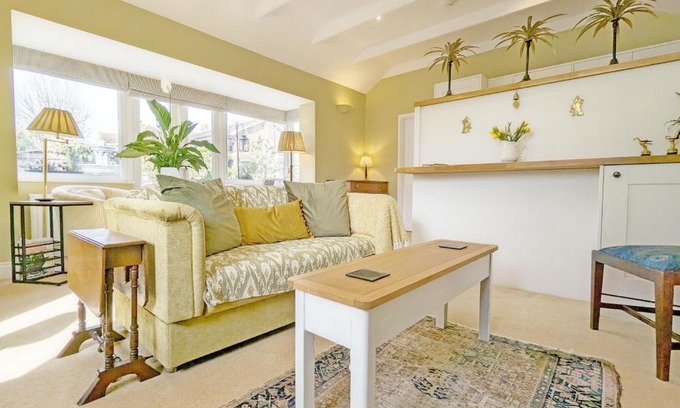 Fishbourne House | Palm Tree Cottage