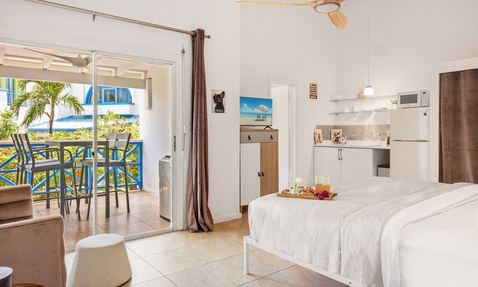 Pelican Key Condo | Palm Tree Paradise – Studio in Pelican Key