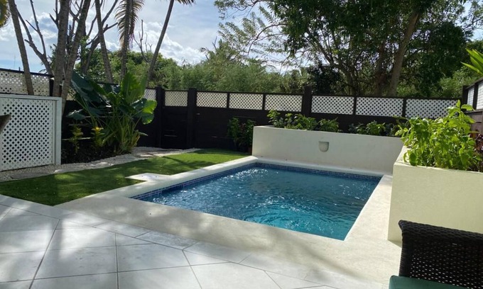 Porters House | 'Palm View', West Coast 3 bd/3.5br villa with Private Pool *QUARANTINE APPROVED*