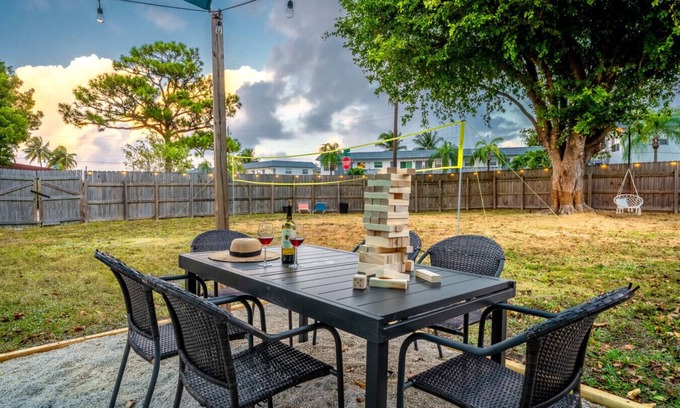 Central Oakland Park House | Palm Vista House|4BD|EV|Minutes From Downtown