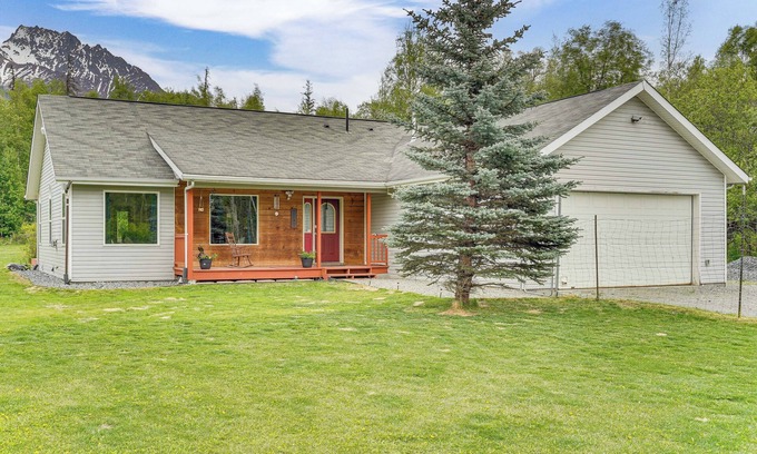 Butte House | Palmer Escape w/Mtn Views: Fishing & Hiking!