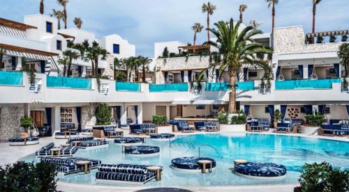 Las Vegas Apartment | Palms Place Hotel StripView with Open Balcony -23