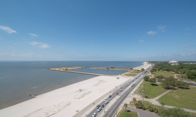 Biloxi Condo | Palms Trees * Ocean Breeze * Salty Air * Sunkissed Hair * Endless Summer.
