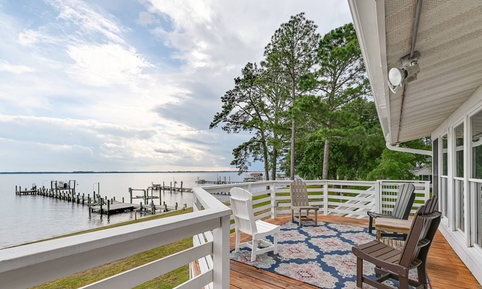 Bath House | Pamlico River Vacation Rental w/Game Room