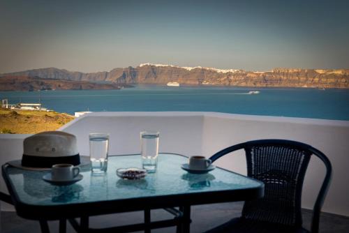 Akrotiri Bed & Breakfast | Pancratium Villas & Suites