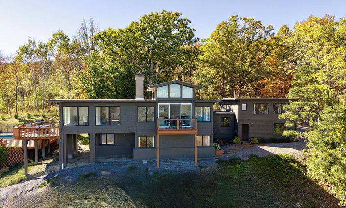 Naples House | Panorama Lakeview Place: Relax, Play & Reconnect — A Retreat for Every Season