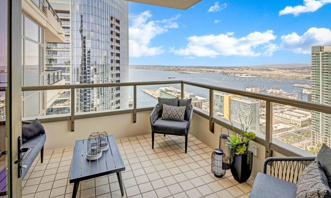 Columbia Condo | Panoramic Bay & City Views *2BR*Pool*Gym*Parking