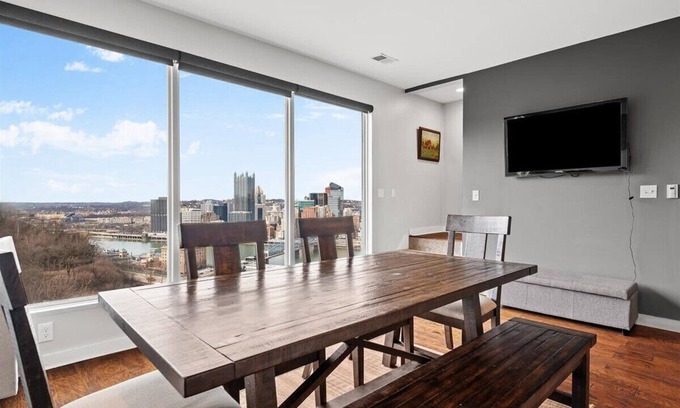 Mount Washington House | Panoramic City Views from Atop Mount Washington!