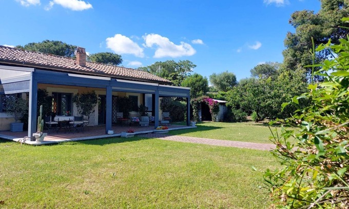 Trionfale Apartment | Panoramic cottage for 3 with private garden and swimmingpool