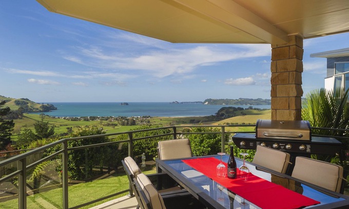 Whitianga Apartment | Panoramic ocean and rural views, 2 bedroom private apartment
