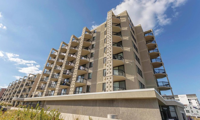 Sussex County Condo | Panoramic Oceanfront Condo w/Balcony & Pool – Walk to Boardwalk Fun!