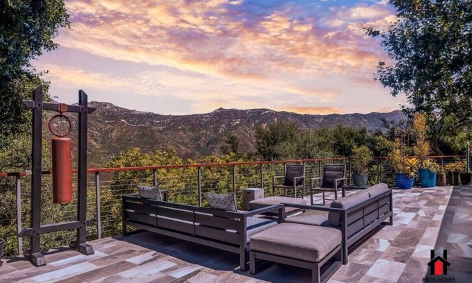 Malibu House | Panoramic Retreat with Pool and Hiking Trails