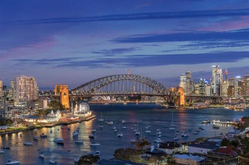 Lavender Bay Apartment | Panoramic Sydney Harbour Views from Luxury 1-Bedroom Apartment in McMahons Point
