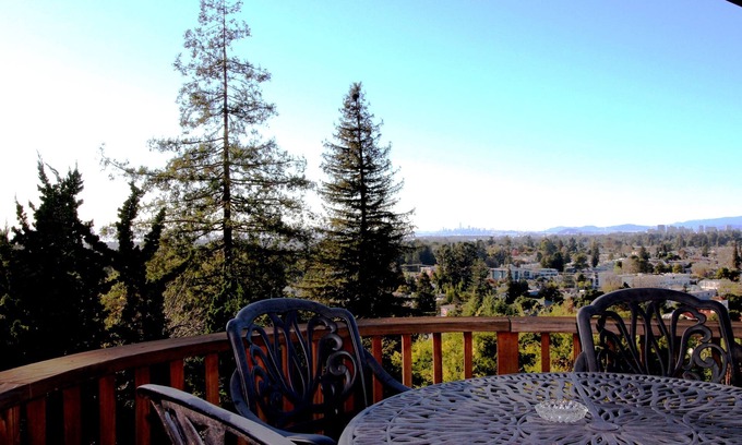 Maxwell Park Apartment | Panoramic Views. King Beds. Serene and Comfortable. Feels like home.