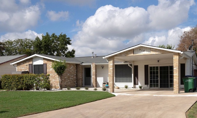 Arena District House | Pansy's Palace Near Frost Bank Center & Downtown