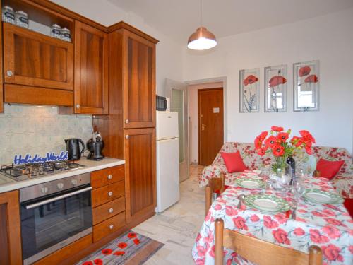 Borghetto Santo Spirito Apartment | Papaveri sul Mare by Holiday World