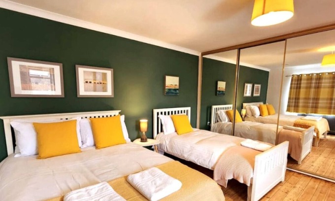 Botley House | Paradigm Villa, Oxford,5 Bedroom, 4-Free Parking Spaces