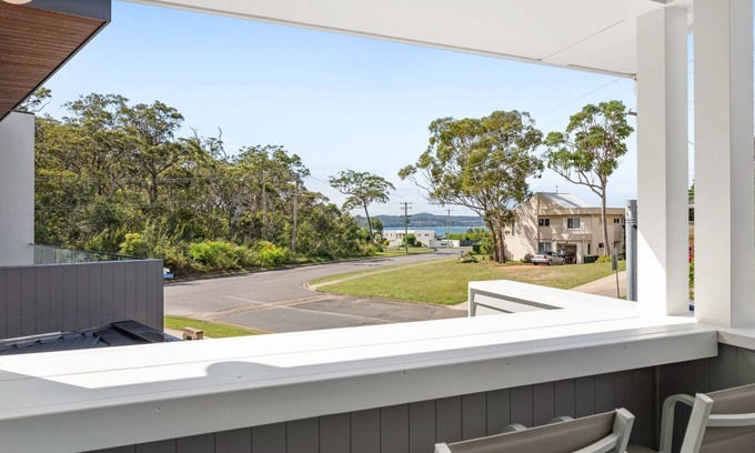 Soldiers Point House | Paradise, 1-2B Bagnall Ave - water views, air con, Wi-Fi, Dog Friendly