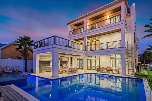 Crystal Beach House | Paradise at Park Row