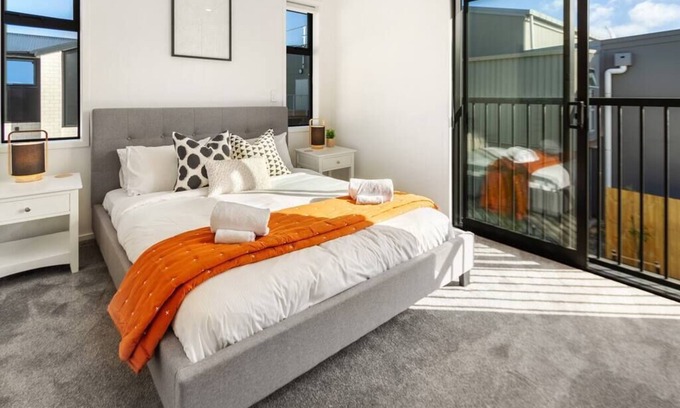 Upper Riccarton House | Paradise Called Home, 3 Bed, 2.5 Bath, Garage