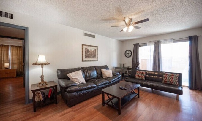 Paradise Condo | Paradise Cozy Flat near The Strip and Airportn