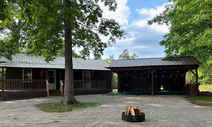 McMinnville Cabin | Paradise Grove: 2 BR, 2 BA Cabin or Bungalow in McMinnville, Sleeps 6