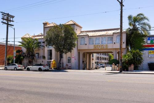 Winnetka Hotel | Paradise Lodge - Canoga Park, Los Angeles