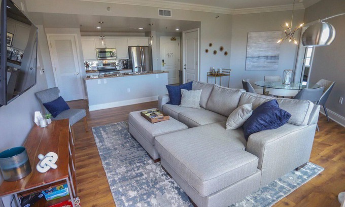 South Shore Condo | ★ Paradise. Modern. Lake View. Free 200 Dollar Gift Card