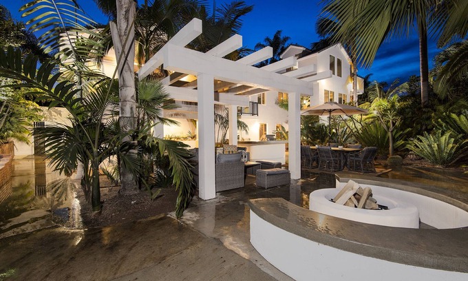 Vista House | Paradise Palms Retreat: Lux Vacay or Wedding! - Welcome to Paradise!