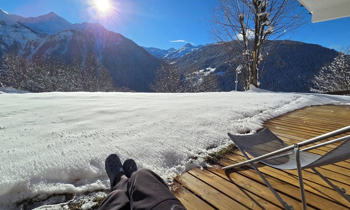 Peisey-Nancroix Apartment | Paradiski. Très Belle vue Montagne. Calme Absolu. Commerce et Télésiège à Pied