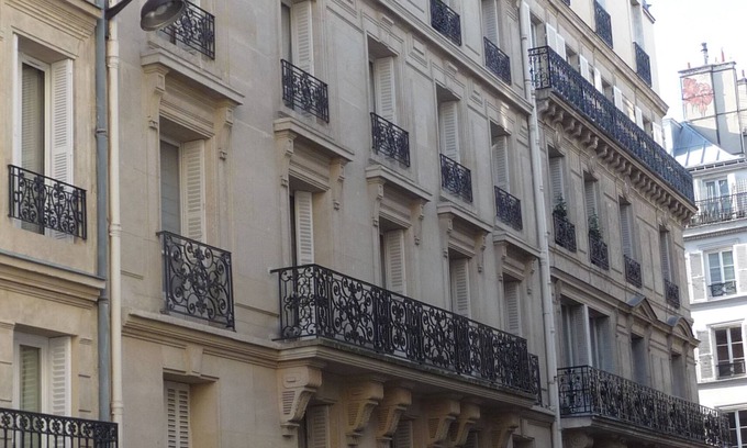 Saint-Thomas-d'Aquin Apartment | Paris center: two rooms, kitchen, bathroom Faubourg Saint Germain 40m2