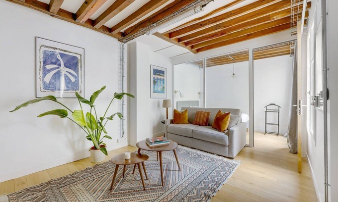 3rd Arrondissement Apartment | Paris Marais Bretagne Temple