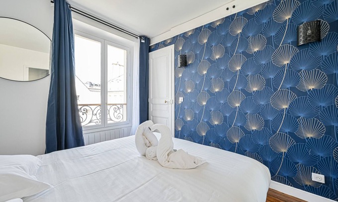 Quartier Sainte-Avoye Apartment | Parisian Flat at Square Du Temple - N192