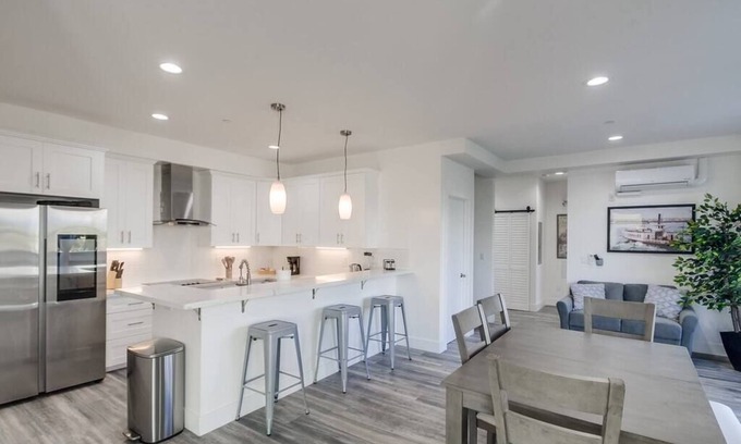 University Heights Apartment | Park Blvd 304 | Contemporary | Brand New | Cozy