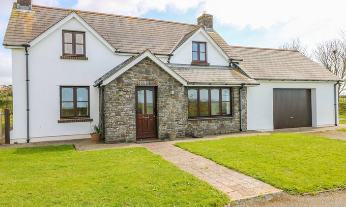 Haverfordwest House | PARK HALL COTTAGE, family friendly, with a garden in Solva