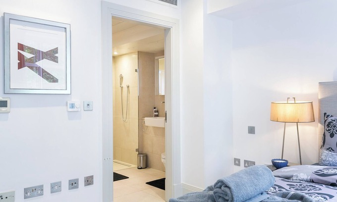 City of Westminster Apartment | Park Lane Prestige - Modern 2BR Apartment