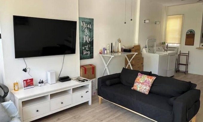 Kensington Apartment | Park, Library across near Centernn